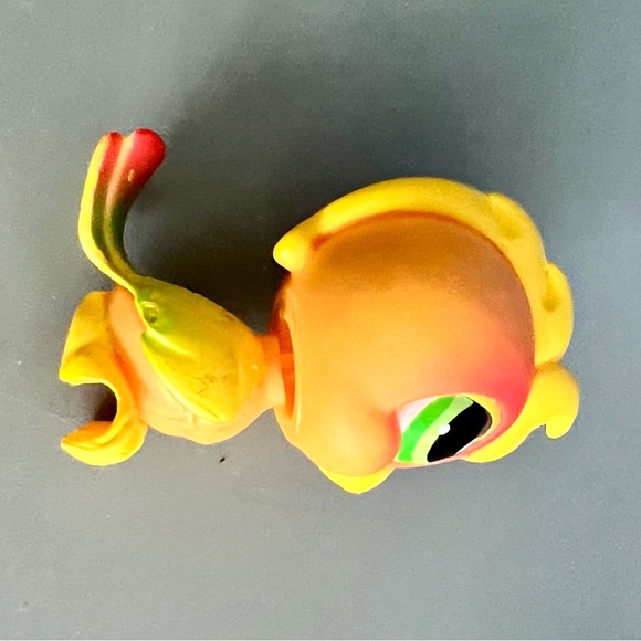 2006 LPS Turtle #119, Cockatoo #120 includes a lei accessory and palm tree - Picture 3 of 11